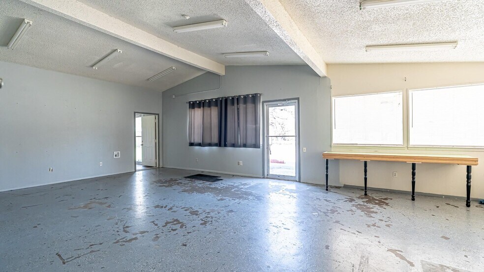 More Photos Of 1300 Liberty School Rd, Azle General Retail For Sale