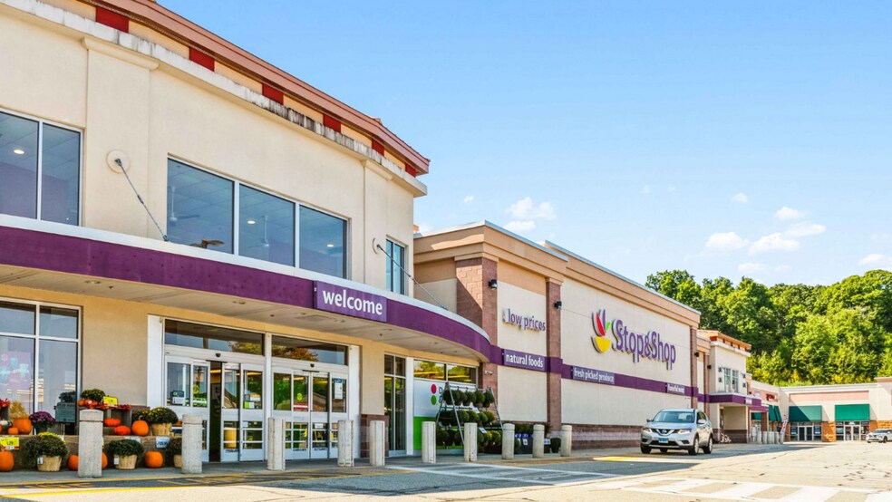 More Photos Of 2000 Connecticut 32, Uncasville General Retail For Lease