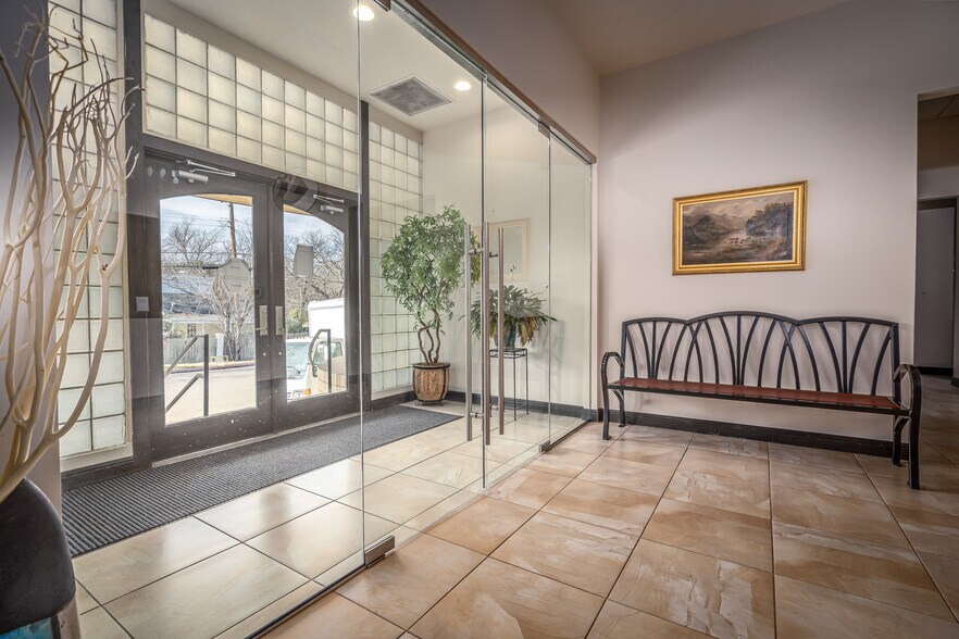 More Photos Of 1901-1923 Windsor Pl, Fort Worth Warehouse For Lease