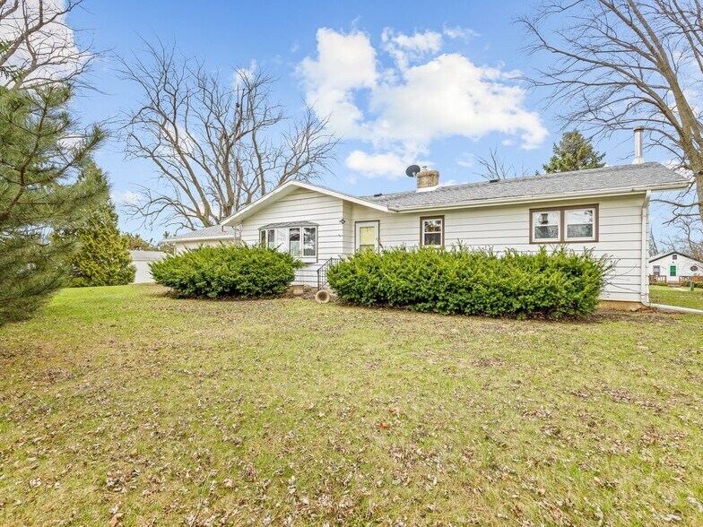 More Photos Of 2280 S Rock City Rd, Ridott Multifamily For Sale