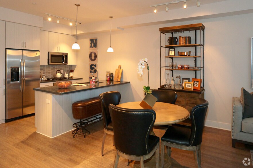 More Photos Of 7350 E Stetson Dr, Scottsdale Apartments For Lease