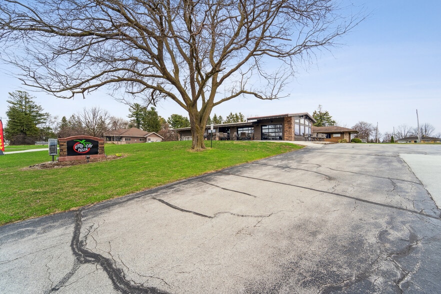 More Photos Of 707 W Park Ave, Kiel Restaurant For Sale