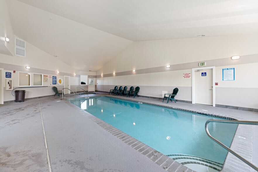 More Photos Of 1865 Beach Loop Dr, Bandon Hotel For Sale