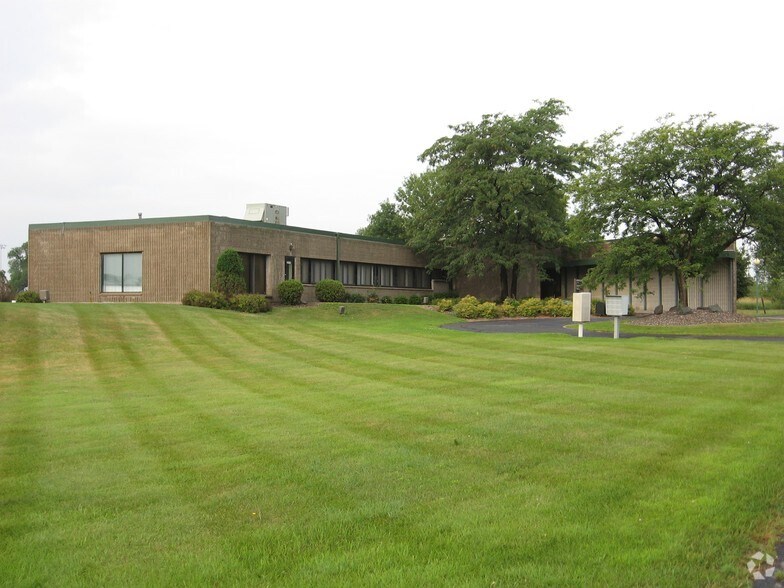 More Photos Of 15252 W Freeway Dr NE, Columbus Office For Sale