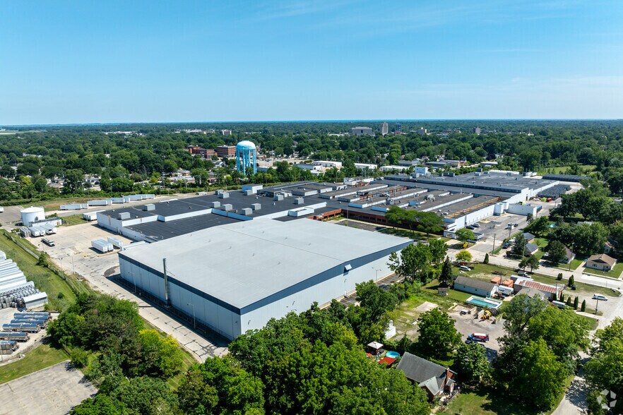 More Photos Of 151 Lafayette St, Mount Clemens Warehouse For Lease
