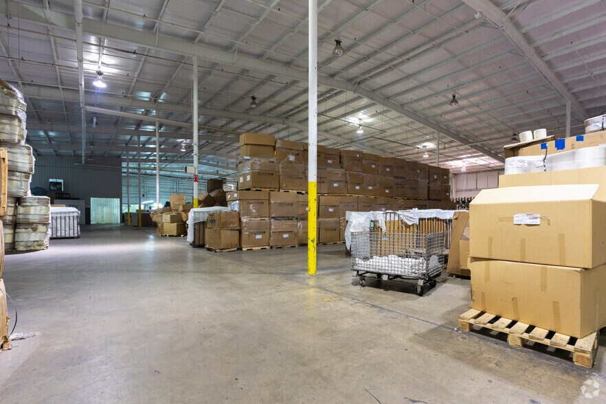 More Photos Of 715 S River Street, Calhoun Warehouse For Lease