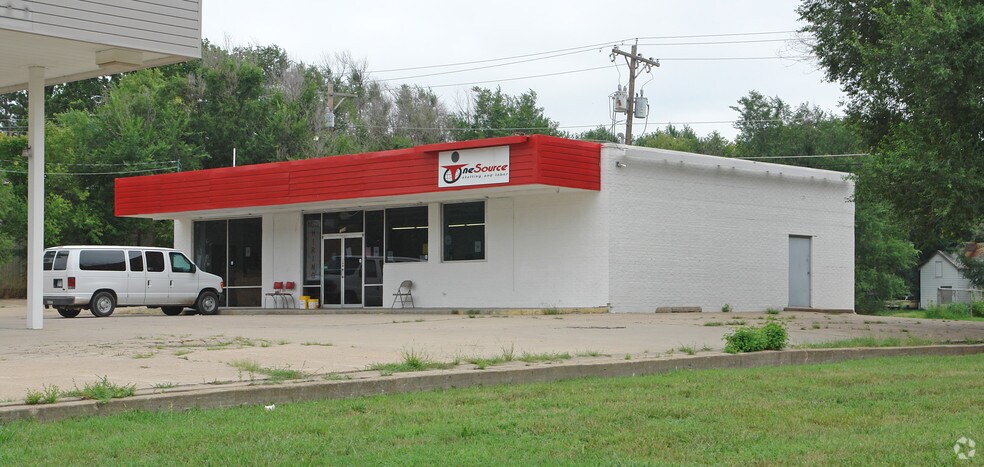 More Photos Of 1224 S Kansas Ave, Topeka Freestanding For Lease