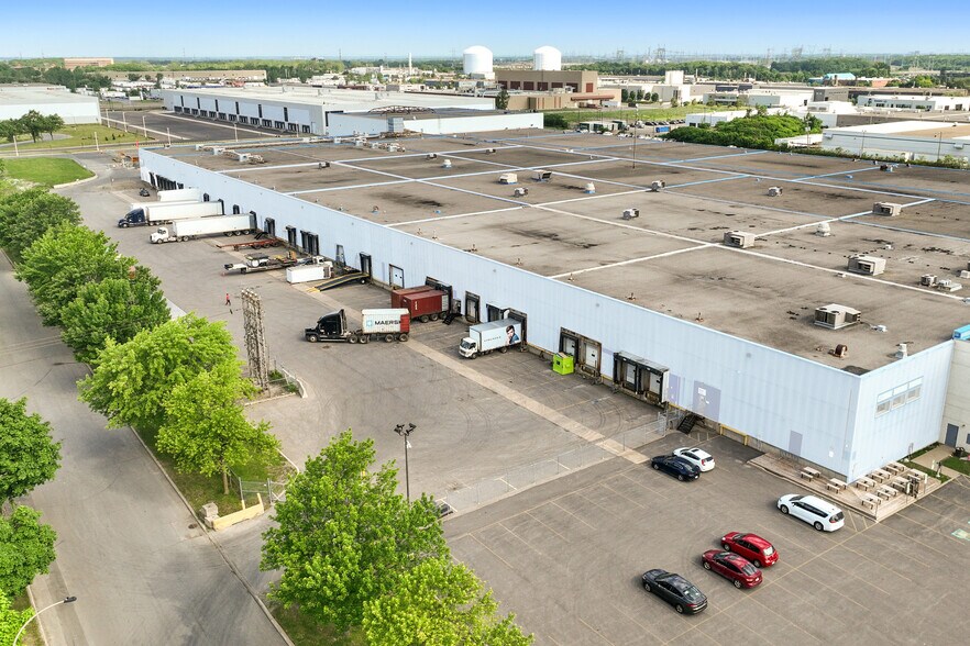 More Photos Of 12225 Boul Industriel, Montréal Warehouse For Lease