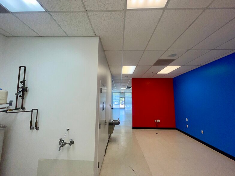 More Photos Of 179 Hancock St, Gallatin Storefront For Lease