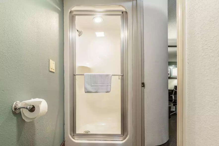 More Photos Of 2855 Old Austin Peay Hwy, Memphis Hotel For Sale