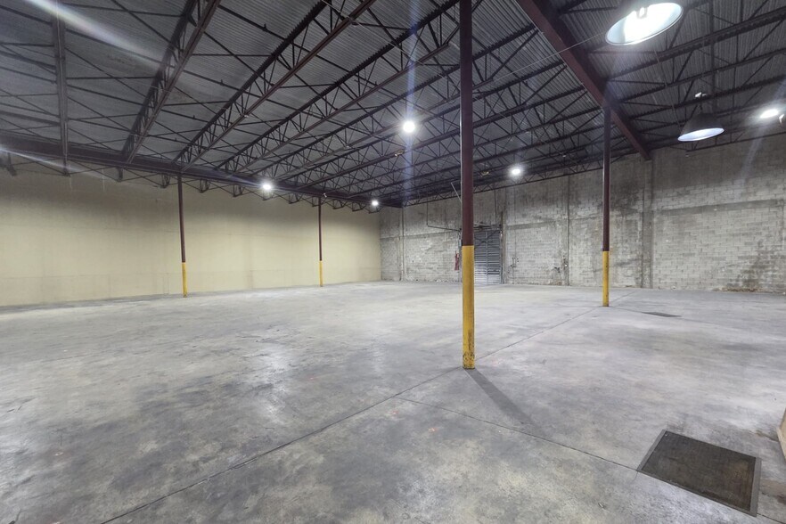More Photos Of 3051-3061 NW 75th Ave, Miami Warehouse For Lease