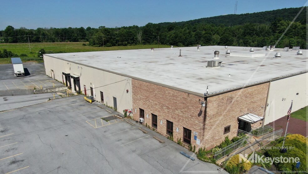 More Photos Of 12 Roberts Rd, Pine Grove Warehouse For Lease