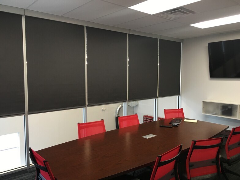 More Photos Of 23 W Pike St, Houston Storefront Retail Office For Lease