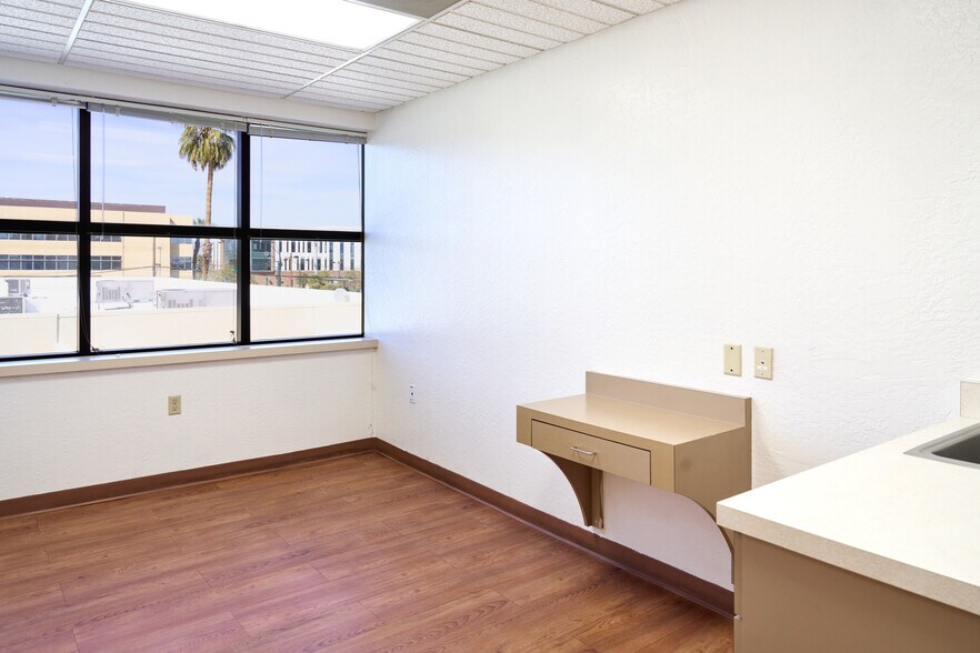 More Photos Of 2020 Palomino Ln, Las Vegas Medical For Lease