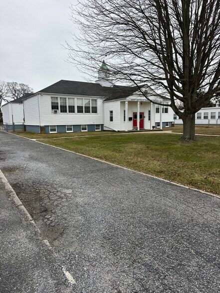 More Photos Of 37 Rollstone Ave, West Sayville Religious Facility For Lease