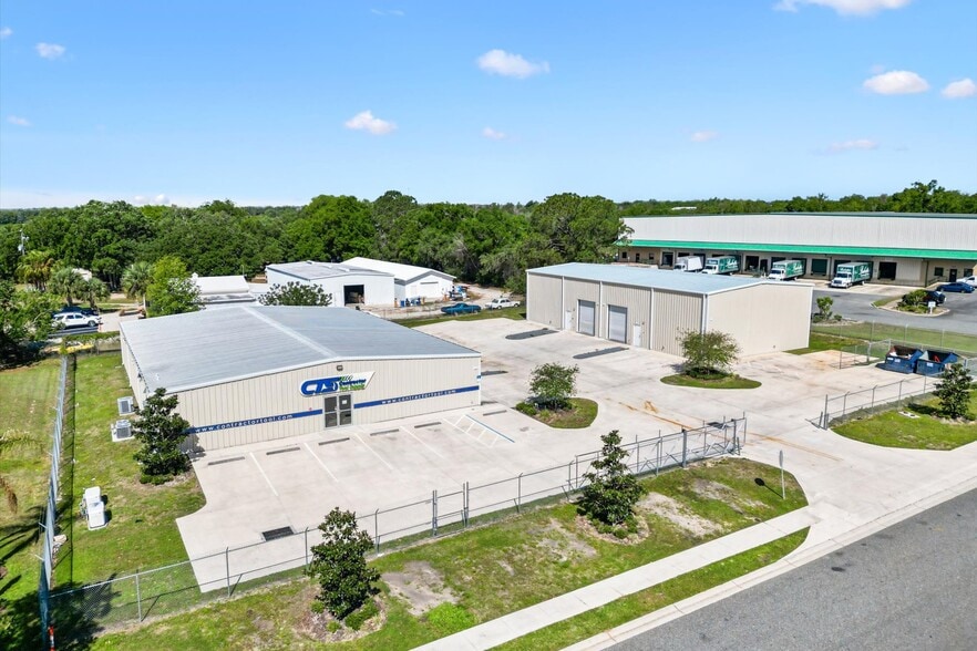 More Photos Of 1818 Greenleaf Ln, Leesburg Warehouse For Lease