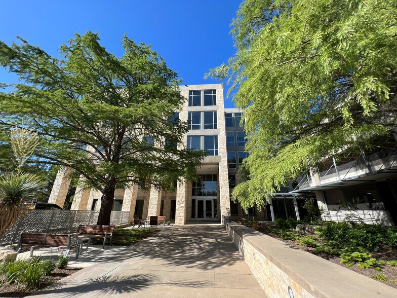 More Photos Of 2700 Via Fortuna Drive, Austin Office For Lease