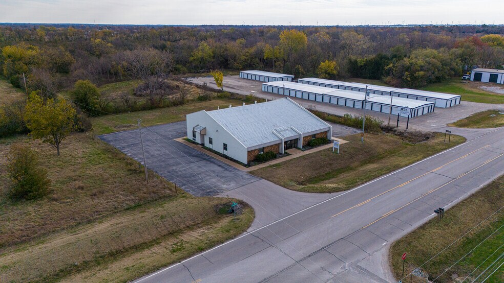 More Photos Of 3802 S Santa Fe Ave, Chanute Medical For Sale