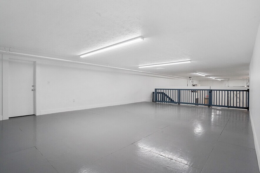 More Photos Of 1337 Commerce Dr, Stow Warehouse For Sale