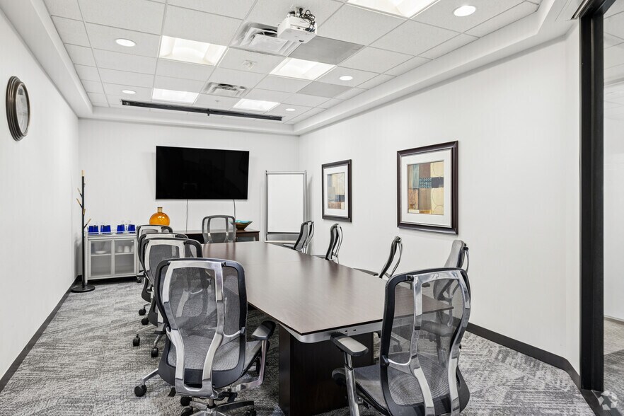 More Photos Of 2415 E Camelback Rd, Phoenix Coworking Space