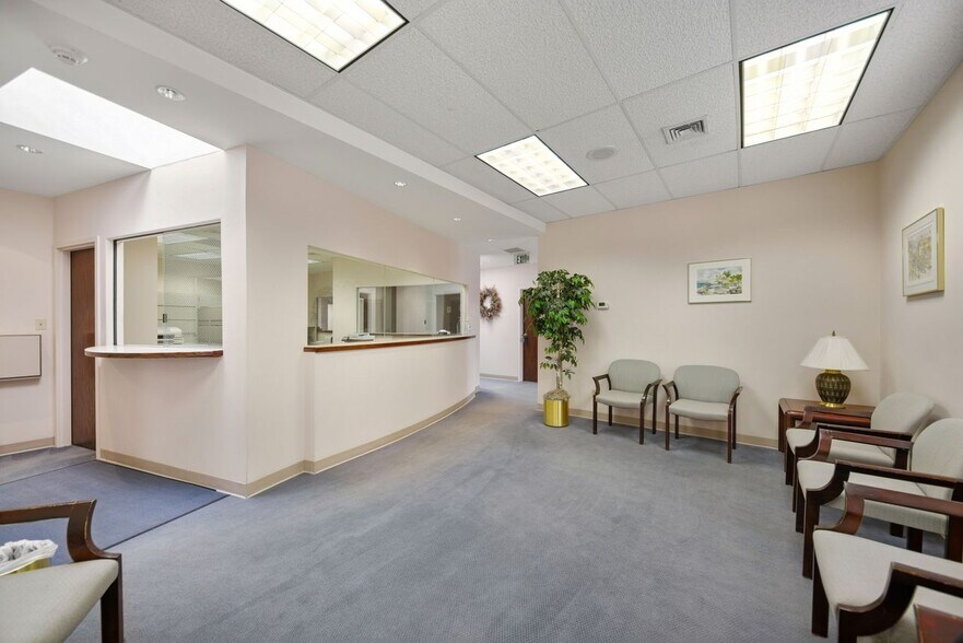 More Photos Of 2814 Franklin St, Michigan City Office For Sale