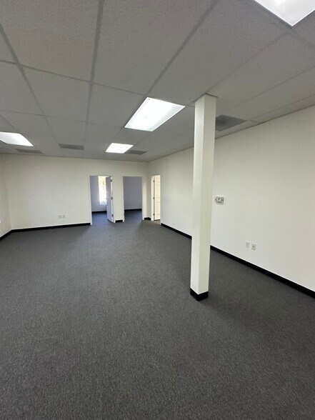 More Photos Of 8732 Fruitridge Rd, Sacramento Warehouse For Lease