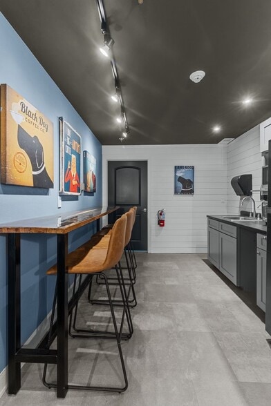 More Photos Of 555 S Perryville Rd, Rockford Office For Lease