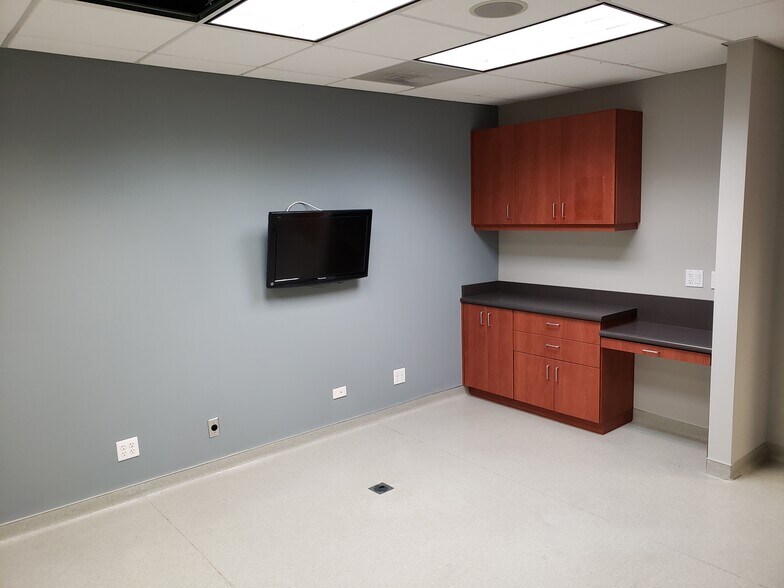 More Photos Of 2400 N Ashland Ave, Chicago Medical For Lease