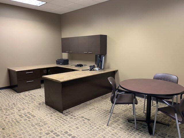 More Photos Of 345 Memorial Dr, Crystal Lake Showroom For Sale