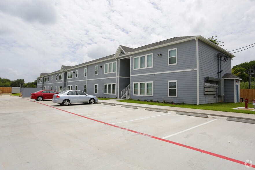 More Photos Of 2604 Avenue K, Bay City Apartments For Sale