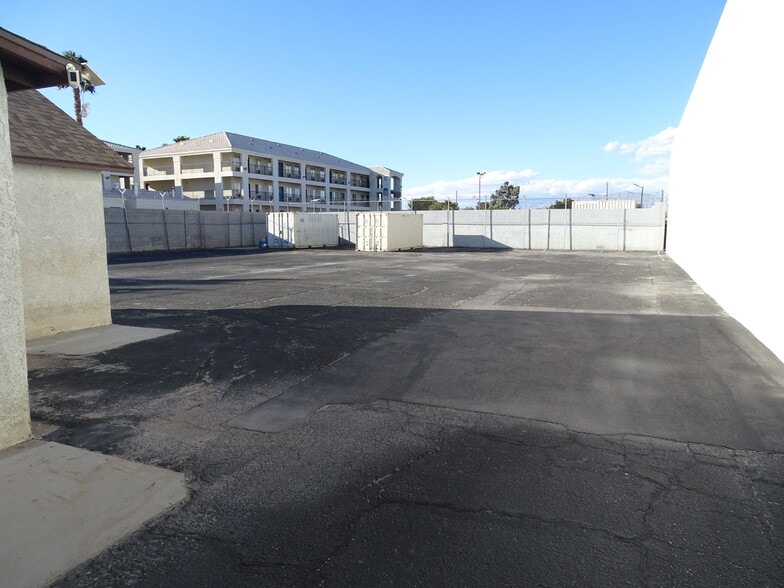 Primary Photo Of 2110 W Bonanza Rd, Las Vegas Service For Lease