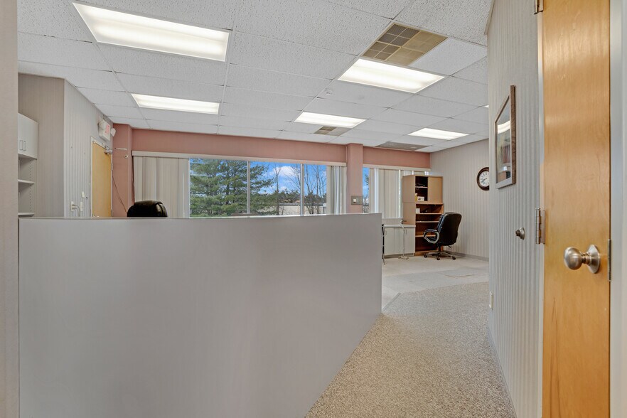 More Photos Of 1656 Oak Tree Rd, Edison Medical For Lease