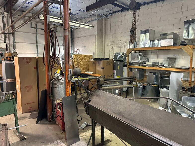 More Photos Of 546 W 5th St, Clare Flex For Sale