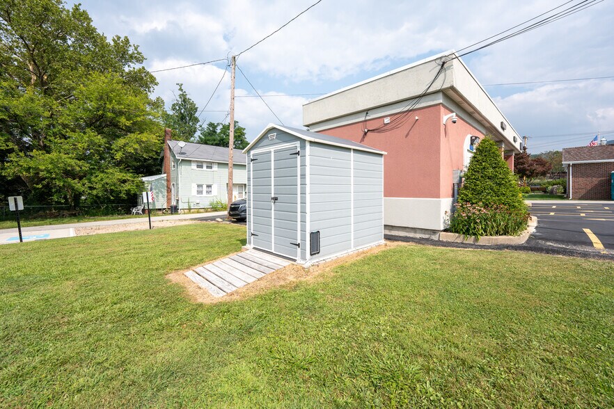 More Photos Of 106 E 1st Ave, Derry Freestanding For Sale