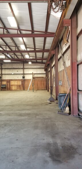 More Photos Of 6417 McGrew St, Houston Manufacturing For Lease
