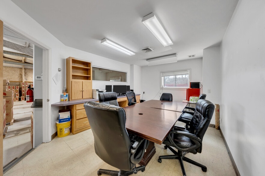 More Photos Of 25 Woodbury Hwy, Manchester Freestanding For Lease