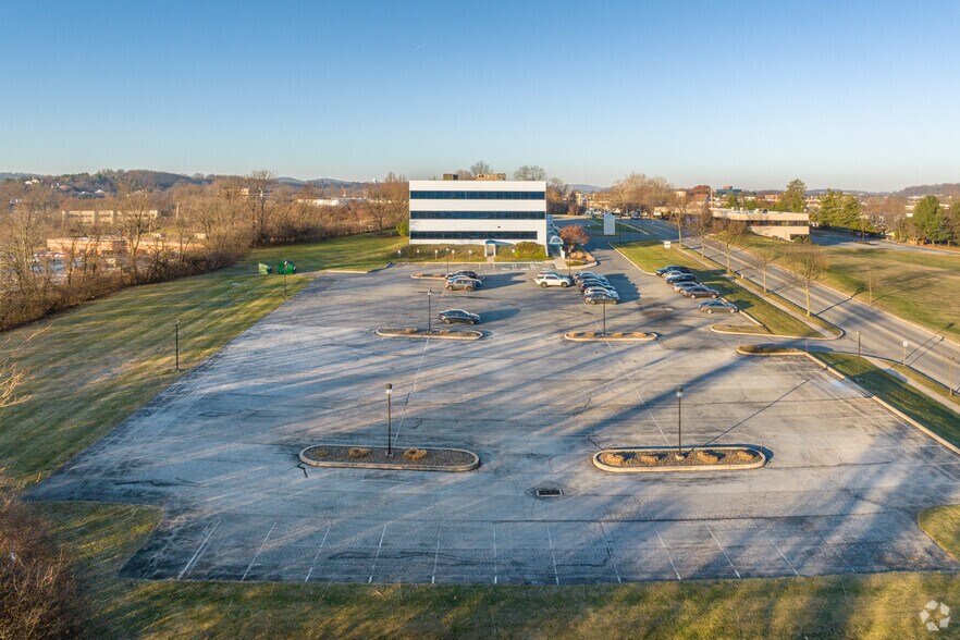 More Photos Of 560 Van Reed Rd, Wyomissing Medical For Lease