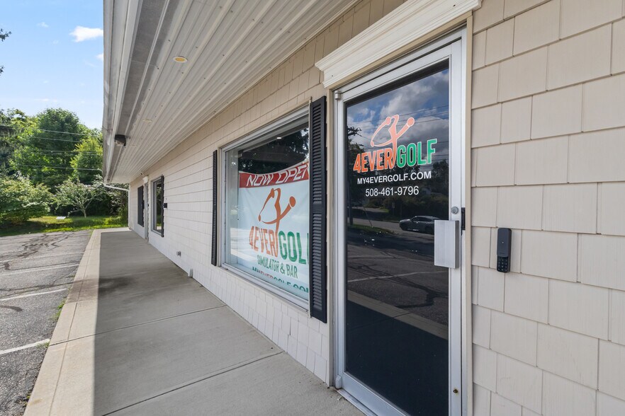 More Photos Of 184 W Main St, Dudley Freestanding For Sale