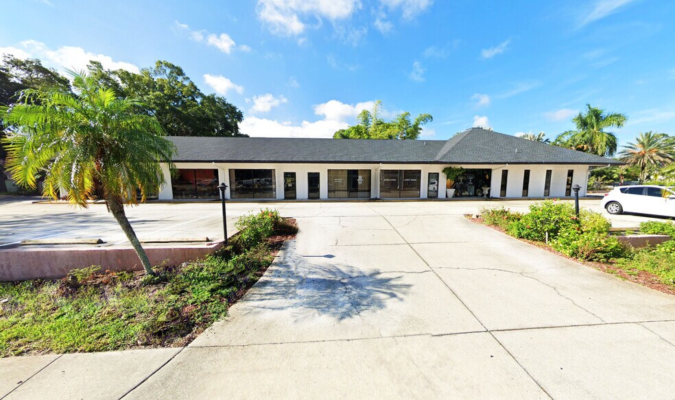 Primary Photo Of 940 Clearwater Largo Rd N, Largo Storefront Retail Office For Lease