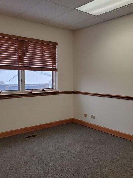 More Photos Of 1N141 County Farm Rd, Winfield Medical For Lease