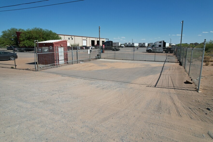 More Photos Of 1001 Berryville St, El Paso Warehouse For Sale