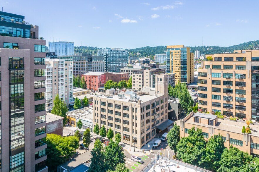 More Photos Of 1010 NW Flanders St, Portland Office For Lease