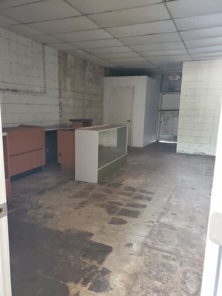 More Photos Of 5320 Riverdale Rd, Atlanta Freestanding For Lease