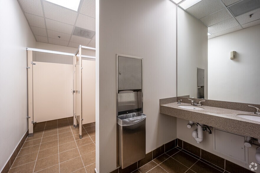 More Photos Of 12600 N Featherwood Dr, Houston Office For Lease