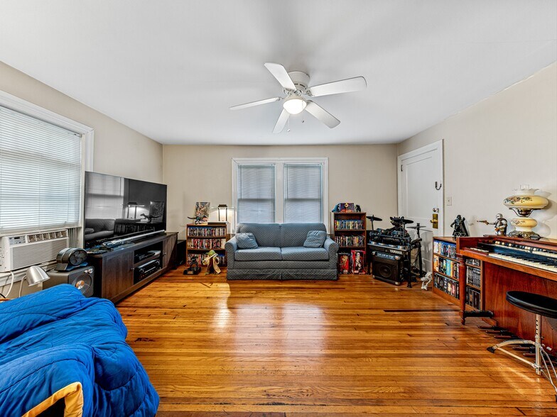 More Photos Of 1029 Patton St, Hendersonville Apartments For Sale