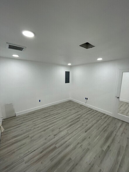 More Photos Of 355 Tortoise View Dr, Satellite Beach Warehouse For Lease