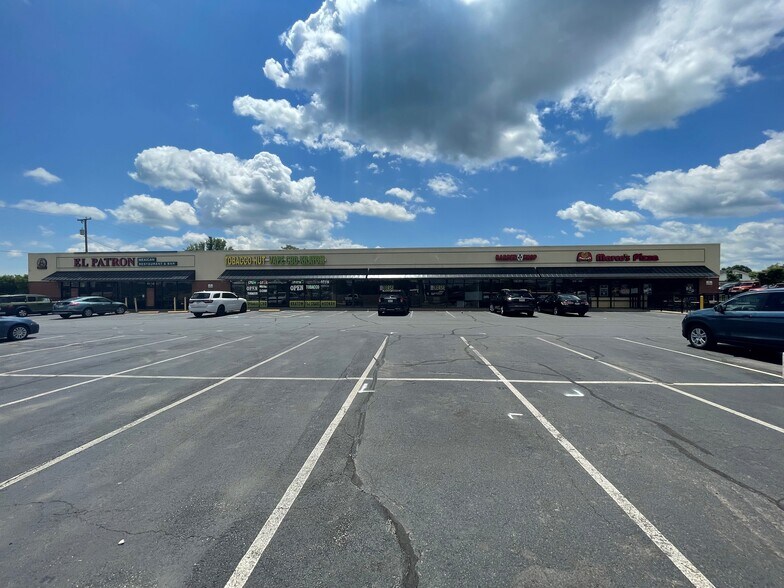 Primary Photo Of 316 White Oak Rd, Fredericksburg General Retail For Lease