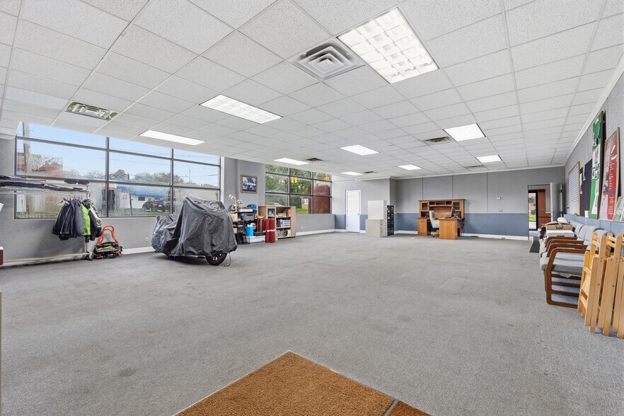 More Photos Of 701 Hiawatha Blvd E, Syracuse Warehouse For Lease