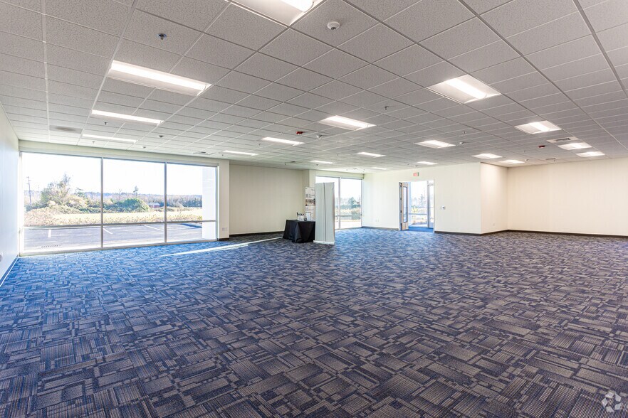 More Photos Of 4195 W Valley Hwy N, Auburn Warehouse For Lease