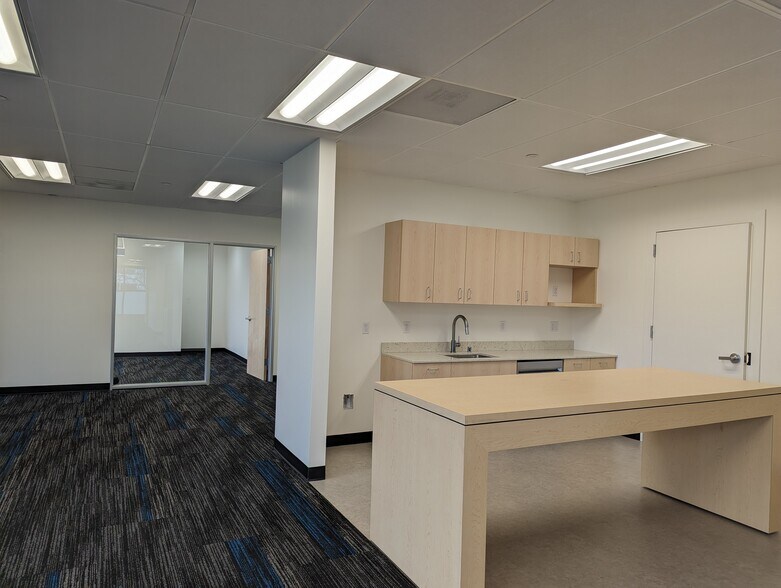 More Photos Of 805 Broadway St, Vancouver Office For Lease